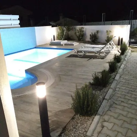Cheerful And Cozy 3 - Bedroom With Pool Вилла *