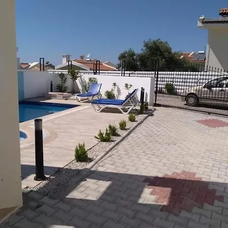 Cheerful And Cozy 3 - Bedroom With Pool *
